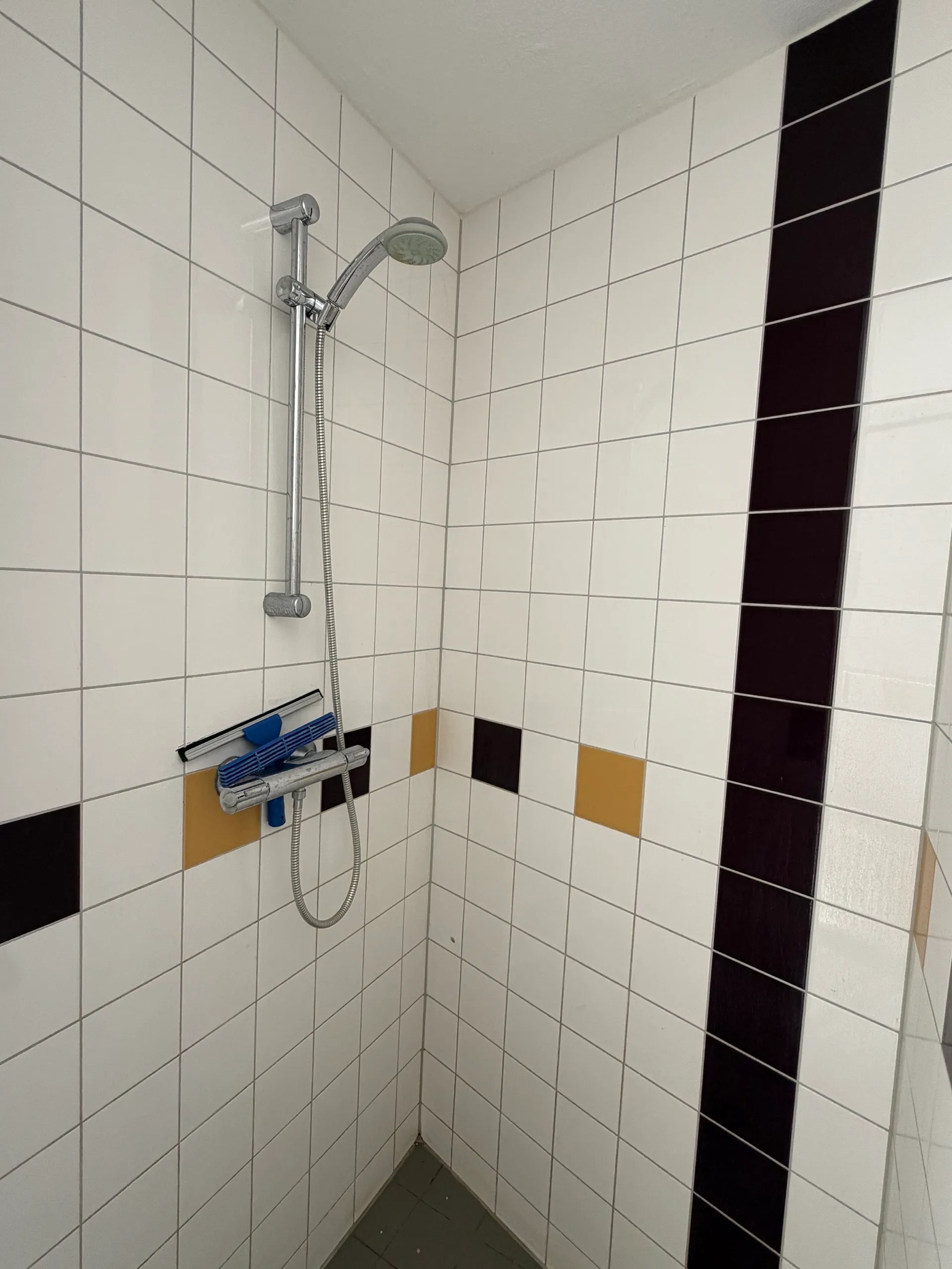 De Avondroodkamer — De douche